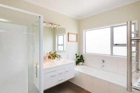 Photo of property in 2 Stonebridge Heights, Feilding, 4702