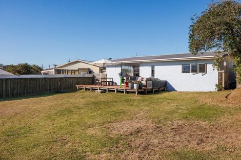 Photo of property in 12 Rangitane Street, Himatangi Beach, Foxton, 4891