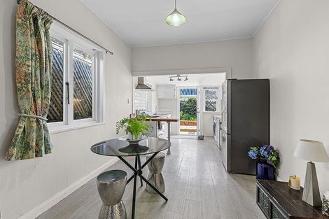 Photo of property in 10 Rimu Road, Kelburn, Wellington, 6012