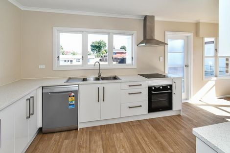 Photo of property in 1/72 Clevedon Road, Papakura, 2110