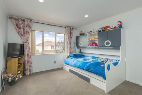 Photo of property in 25 Maypark Crescent, Flat Bush, Auckland, 2016