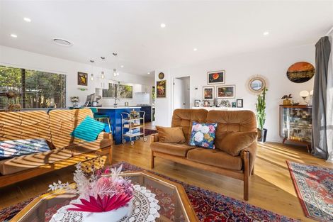 Photo of property in 19 Alma Street, Te Atatu South, Auckland, 0610