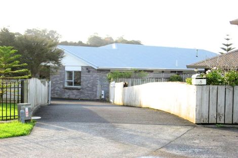 Photo of property in 8 Rarahu Place, The Gardens, Auckland, 2105