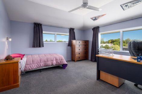 Photo of property in 100a Aorangi Road, Bryndwr, Christchurch, 8053