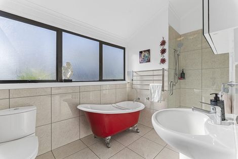 Photo of property in 10 Ridge Lane, New Plymouth, 4310