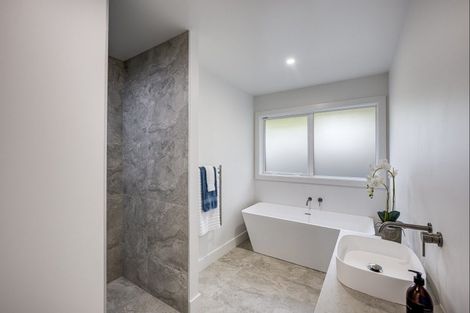 Photo of property in 37 Arataki Road, Havelock North, 4130