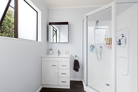 Photo of property in 6 Te Moau Avenue, Parakai, 0830