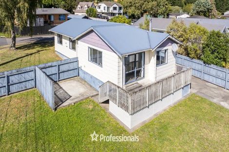 Photo of property in 1 Monarch Grove, Maoribank, Upper Hutt, 5018