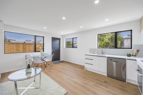 Photo of property in 49b Golf Road, New Lynn, Auckland, 0600