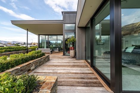 Photo of property in 4 Eden Close, Wanaka, 9305