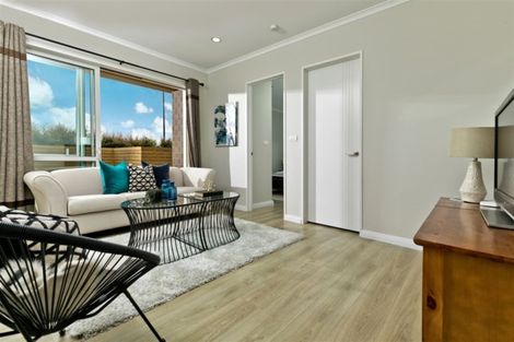 Photo of property in 1 Van Rixel Drive, Kumeu, 0810