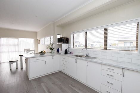 Photo of property in 2 Mcquarrie Place, Ngatea, 3503