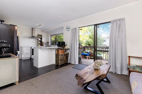 Photo of property in 5 San Bernadino Drive, Henderson, Auckland, 0612
