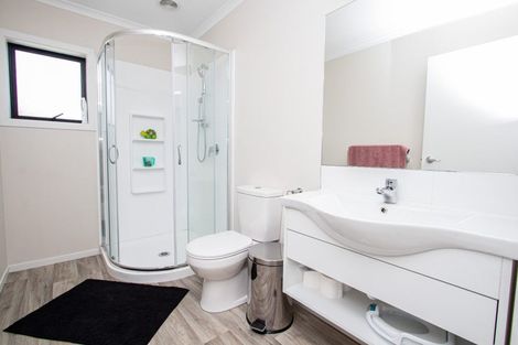 Photo of property in 9u2 Heath Street, Saint Andrews, Hamilton, 3200