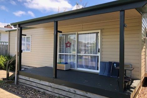 Photo of property in 11 Woodvale Road, Glen Eden, Auckland, 0602