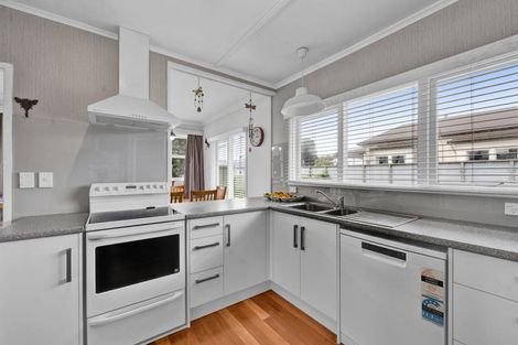 Photo of property in 28 Camberwell Road, Hawera, 4610