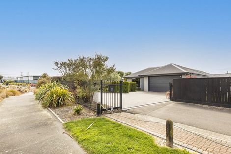 Photo of property in 71 Rannoch Drive, Broomfield, Christchurch, 8042