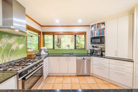 Photo of property in 38 Emerald Hill Drive, Birchville, Upper Hutt, 5018