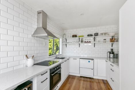 Photo of property in 8 Innes Way, Newlands, Wellington, 6037