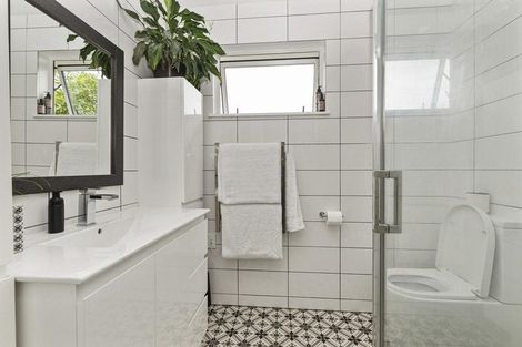 Photo of property in 12 Kashmir Road, Glen Eden, Auckland, 0602