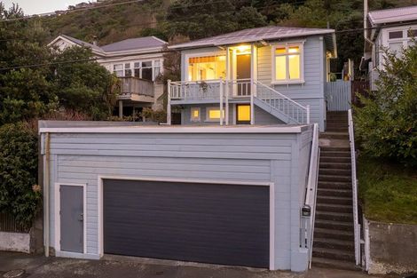 Photo of property in 176 Sutherland Road, Lyall Bay, Wellington, 6022