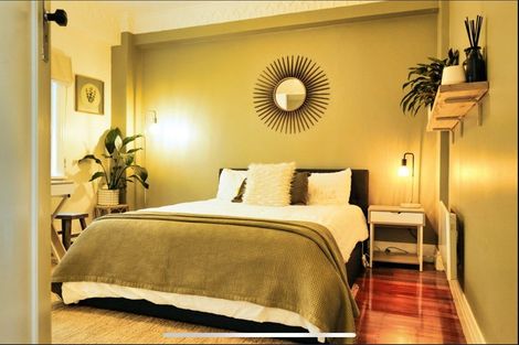 Photo of property in Sunhaven Flats, 262 Oriental Parade, Oriental Bay, Wellington, 6011