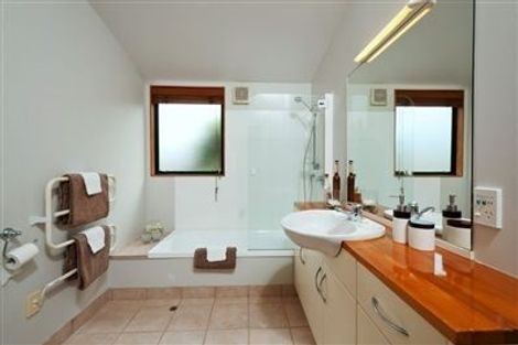 Photo of property in 2/15 Seacliffe Avenue, Belmont, Auckland, 0622