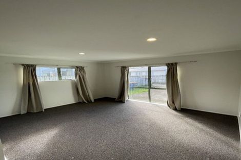 Photo of property in 60 Riverpark Crescent, Henderson, Auckland, 0610