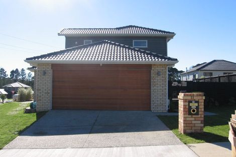 Photo of property in 15 Newbury Place, Schnapper Rock, Auckland, 0632