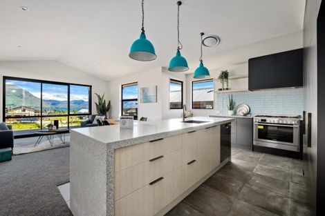 Photo of property in 10 The Heights Avenue, Wanaka, 9305
