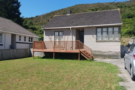 Photo of property in 196 Waddington Drive, Naenae, Lower Hutt, 5011