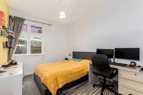 Photo of property in 64 Oroua Street, Eastbourne, Lower Hutt, 5013
