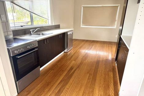 Photo of property in 44 Beach Road, Te Atatu Peninsula, Auckland, 0610