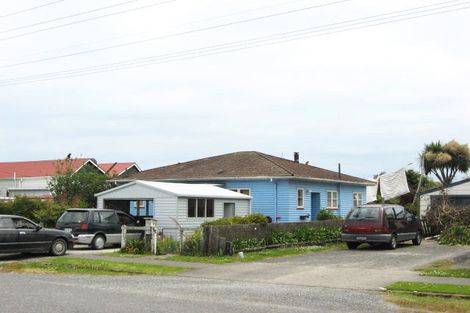 Photo of property in 17 Pakington Street, Westport, 7825