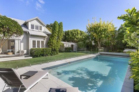 Photo of property in 42 Norwood Road, Bayswater, Auckland, 0622