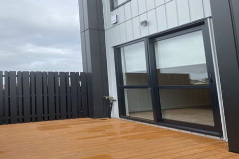 Photo of property in 3/3 Beach Road, Te Atatu Peninsula, 0610