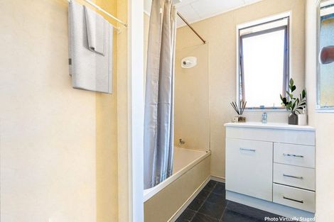 Photo of property in 64 Meadowvale Rise, Titirangi, Auckland, 0604