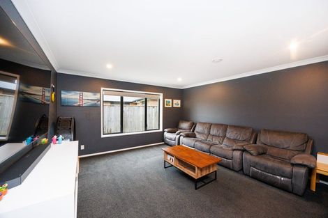 Photo of property in 8 Butler Place, Fitzherbert, Palmerston North, 4410