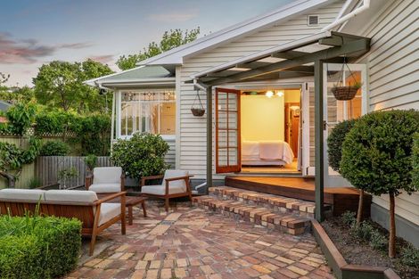 Photo of property in 173 Centaurus Road, Saint Martins, Christchurch, 8022