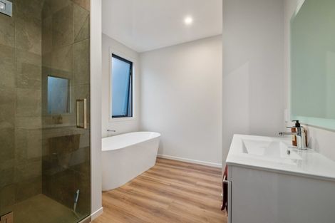 Photo of property in 16 Kinross Lane, Jacks Point, Queenstown, 9371