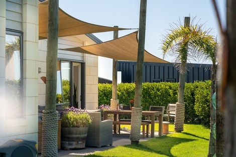 Photo of property in 18 Takahe Drive, Paraparaumu Beach, Paraparaumu, 5032