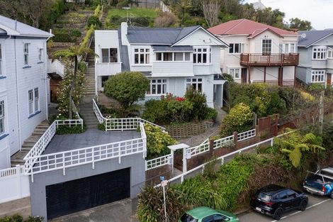 Photo of property in 142 Kelburn Parade, Kelburn, Wellington, 6012