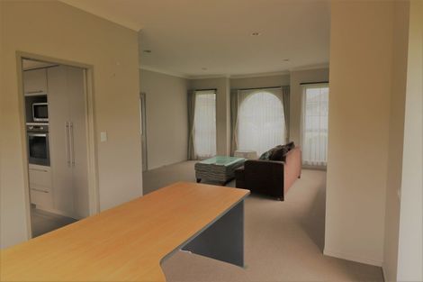 Photo of property in 8 Gibbston Close, Huntington, Hamilton, 3210