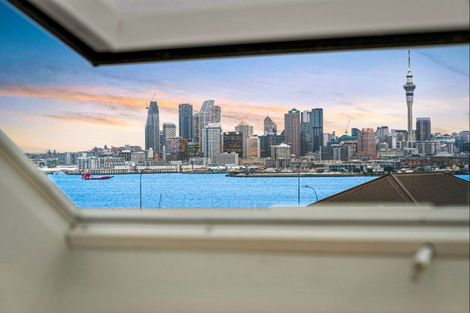 Photo of property in 2/43 Princes Street, Northcote Point, Auckland, 0627