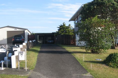 Photo of property in 2/22 Marcel Place, Glenfield, Auckland, 0629