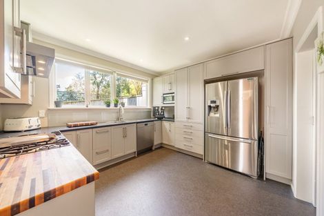 Photo of property in 26 Chatsworth Road, Silverstream, Upper Hutt, 5019