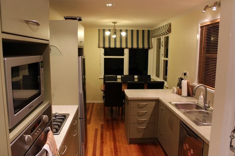 Photo of property in 6 Warren Street, Paparangi, Wellington, 6037