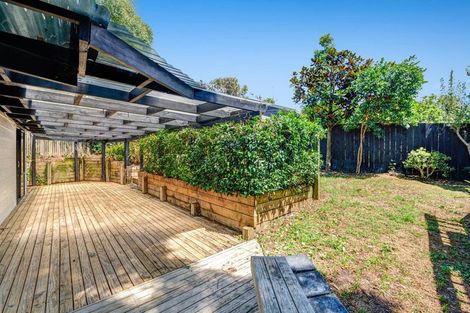 Photo of property in 1/1 Tern Place, Unsworth Heights, Auckland, 0632