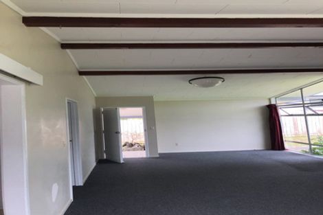 Photo of property in 47 Staverton Crescent, Mangere, Auckland, 2022