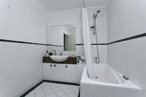 Photo of property in 1/15 Ocean View Road, Hillcrest, Auckland, 0627